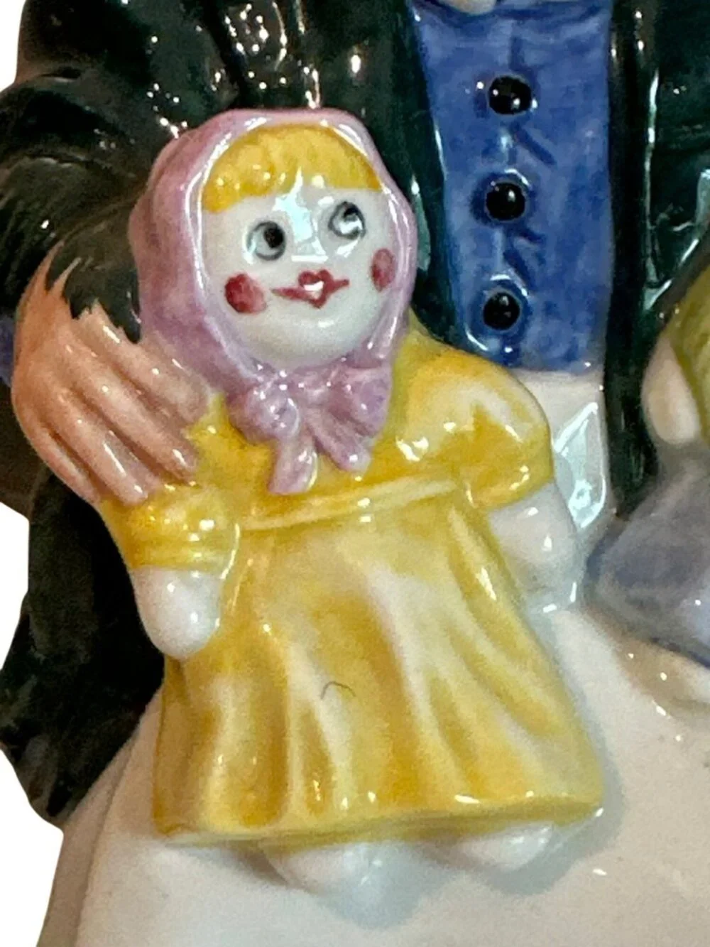 1983 Royal Doulton Figure Figurine The Rag Doll Seller NH2944 Home Decor